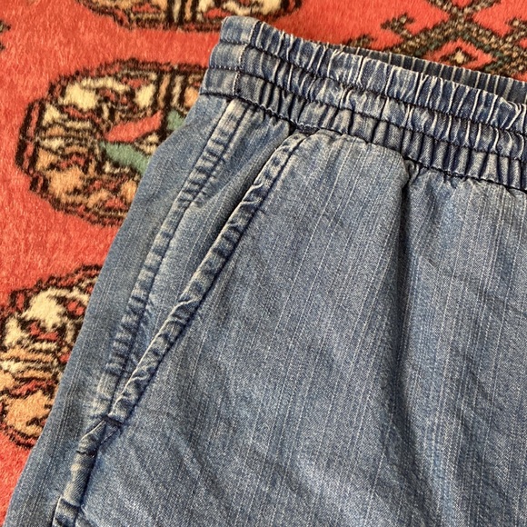 GAP Tencil Denim Elastic Waist Shorts - Picture 3 of 7